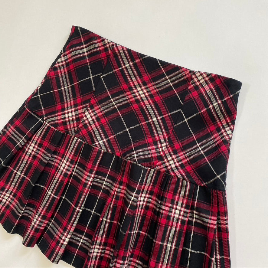 CHARLOTTE RUSSE BLACK AND RED PLAID SKIRT