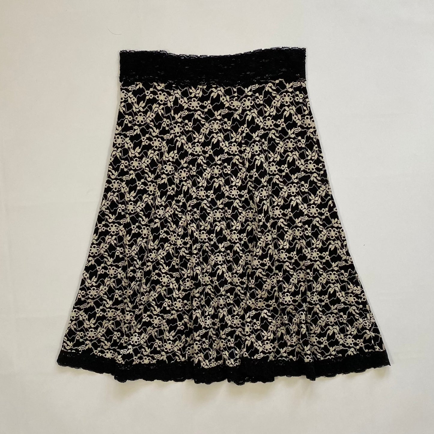 CABI FALDA MIDI BORDADO Y ENCAJE