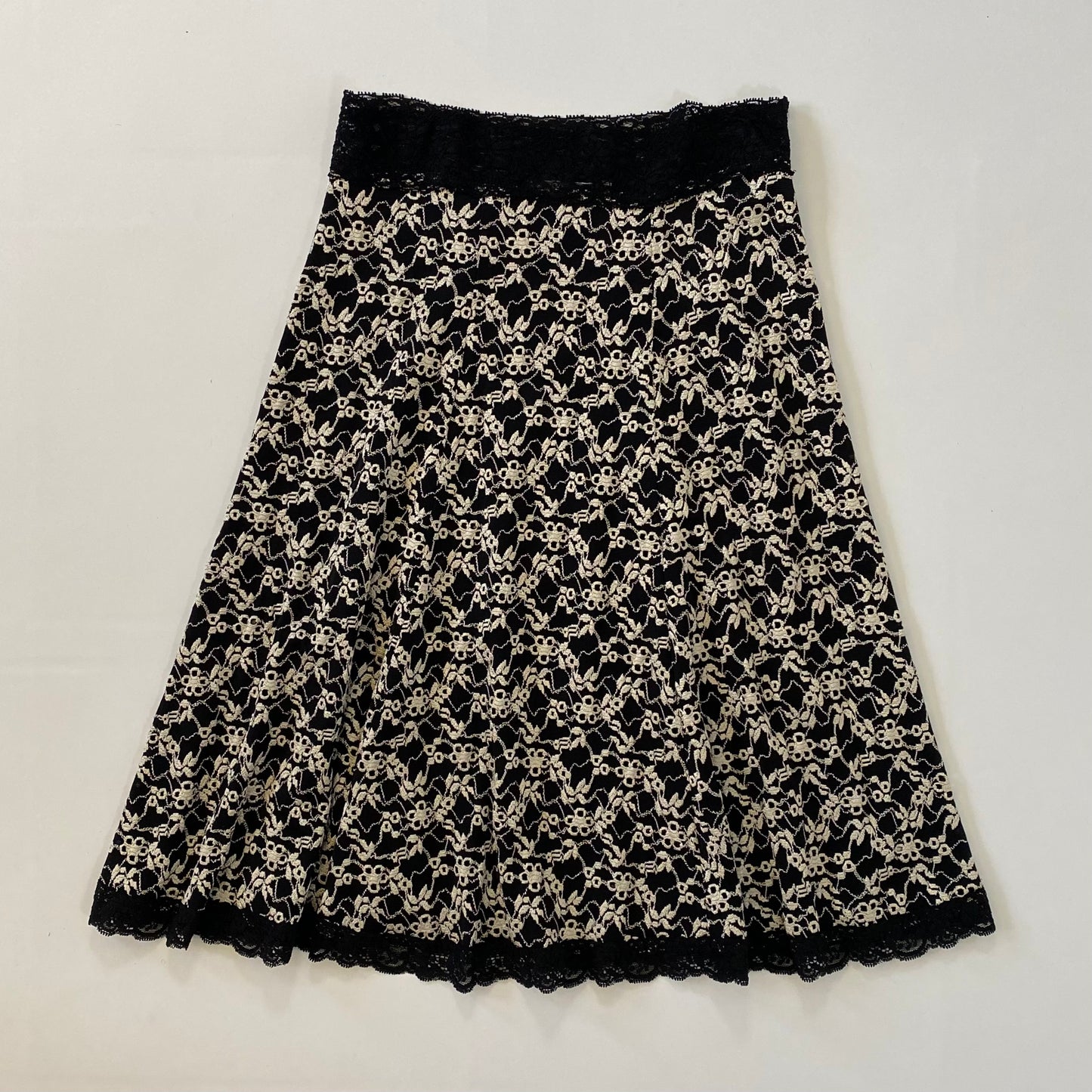 CABI FALDA MIDI BORDADO Y ENCAJE